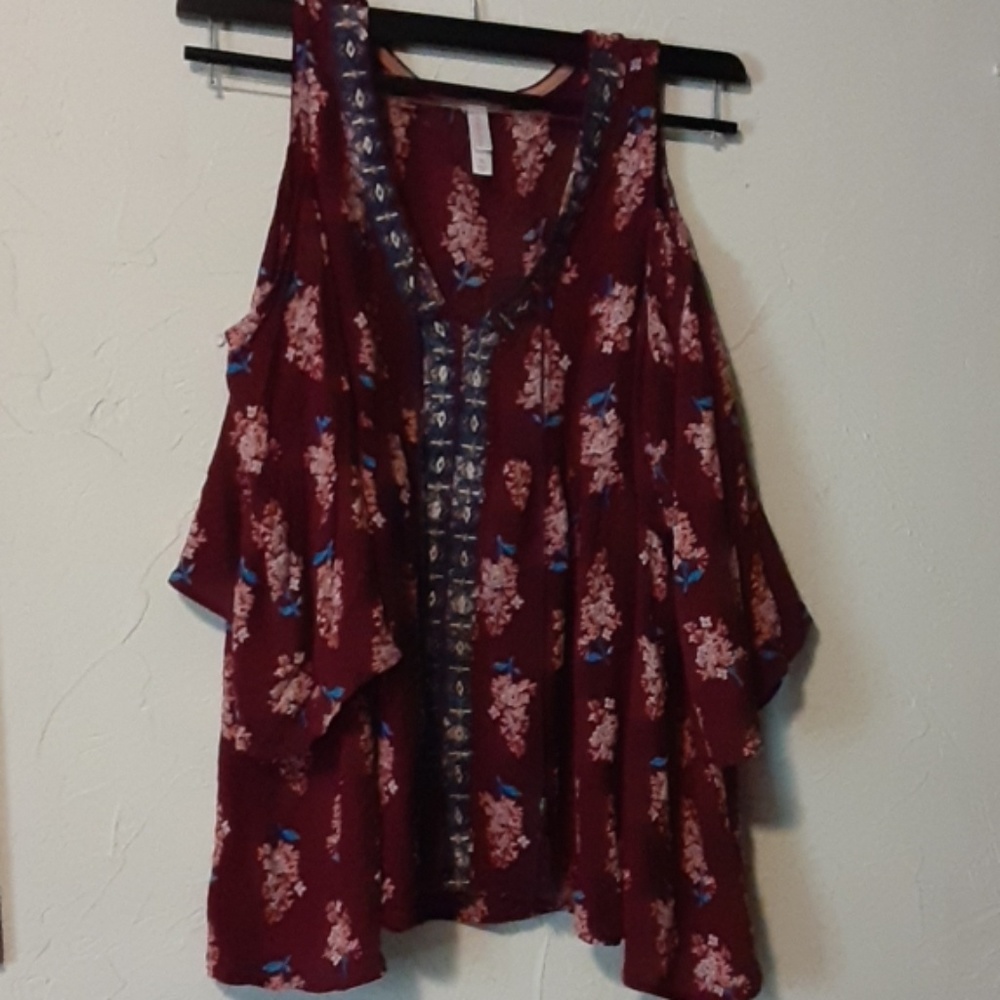 Floral cold shoulder blouse